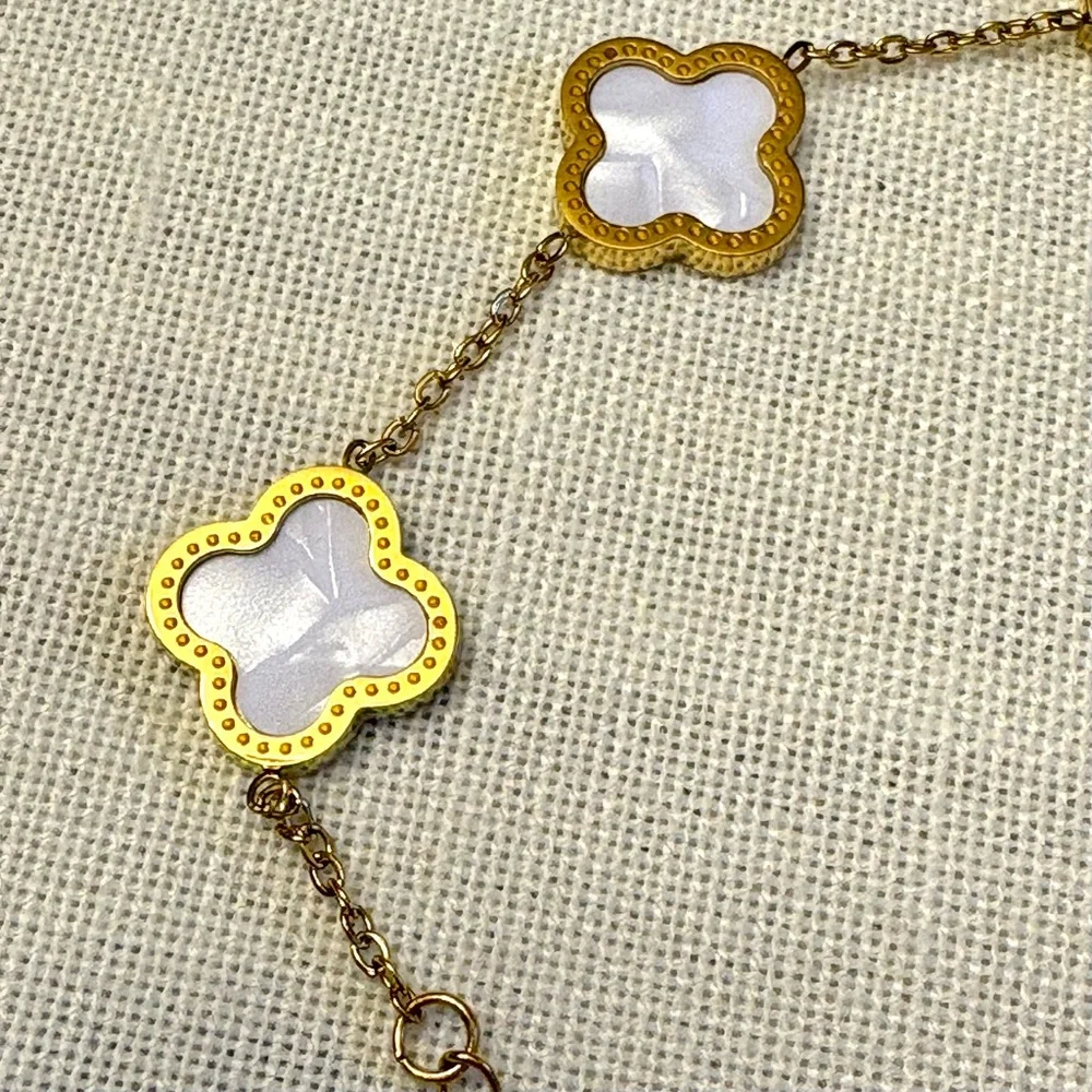 18k Gold Plated White Clover Link Bracelet 8.5” NWOT - Pearlescent & Dainty